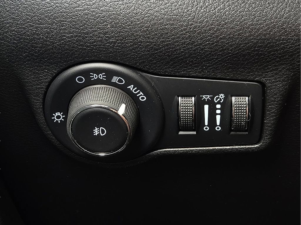 Used 2024 Jeep Compass Latitude AWD/4WD image 17