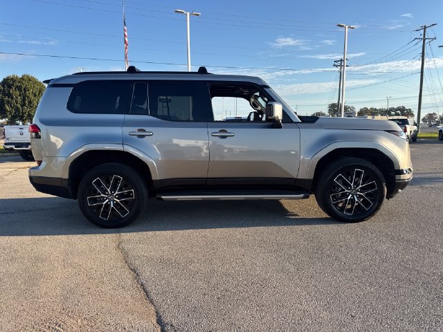 Used 2024 Lexus GX 550 w/ Accessory Package (2T) AWD/4WD image 10