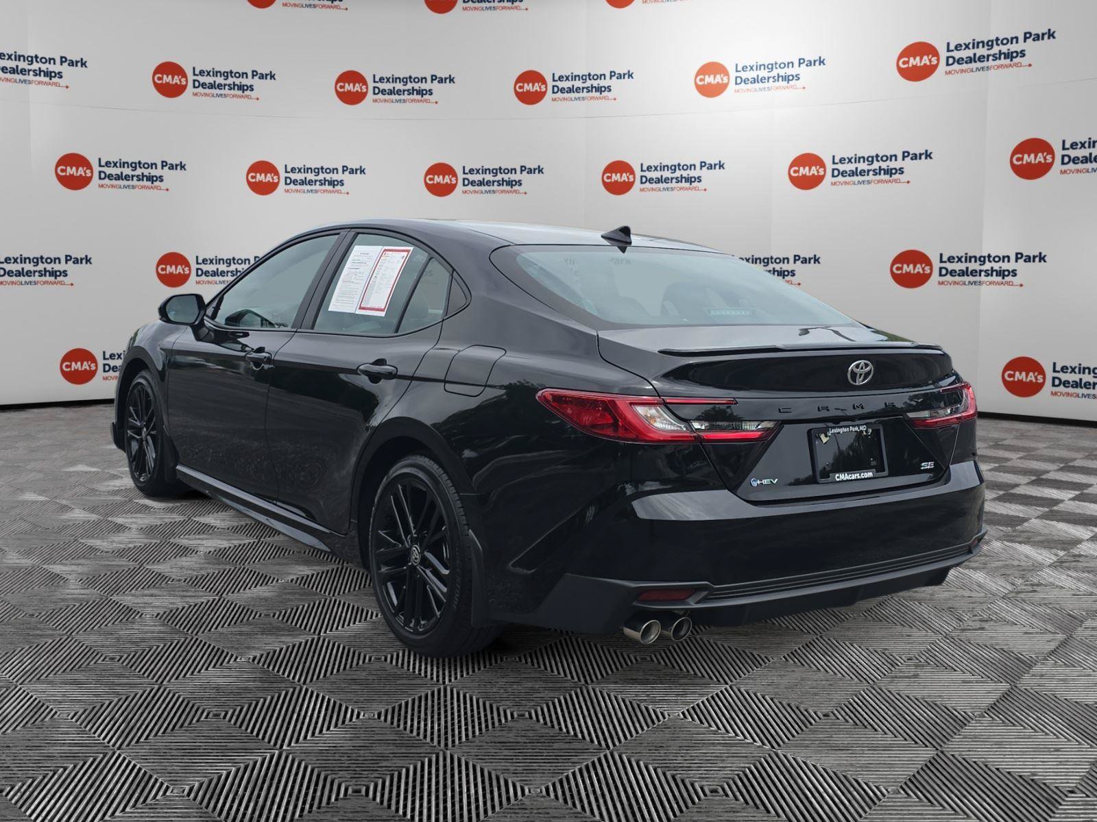 Used 2025 Toyota Camry SE FWD image 5