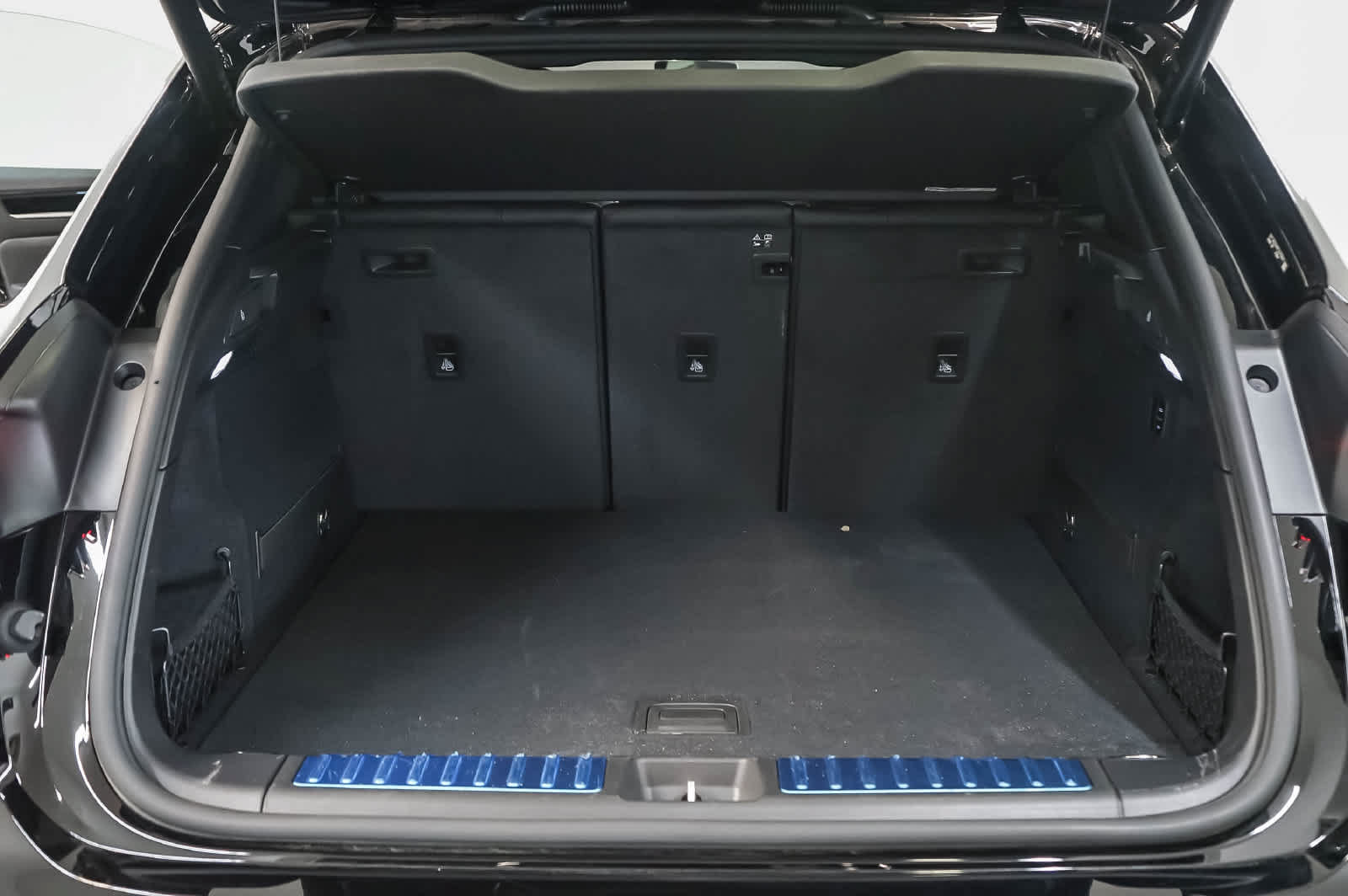 Certified 2026 Porsche Macan Electric RWD image 31