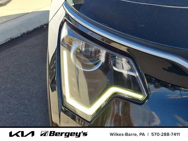 Certified 2025 Kia Niro LX image 11