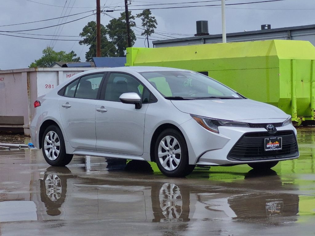 Used 2025 Toyota Corolla LE FWD image 8