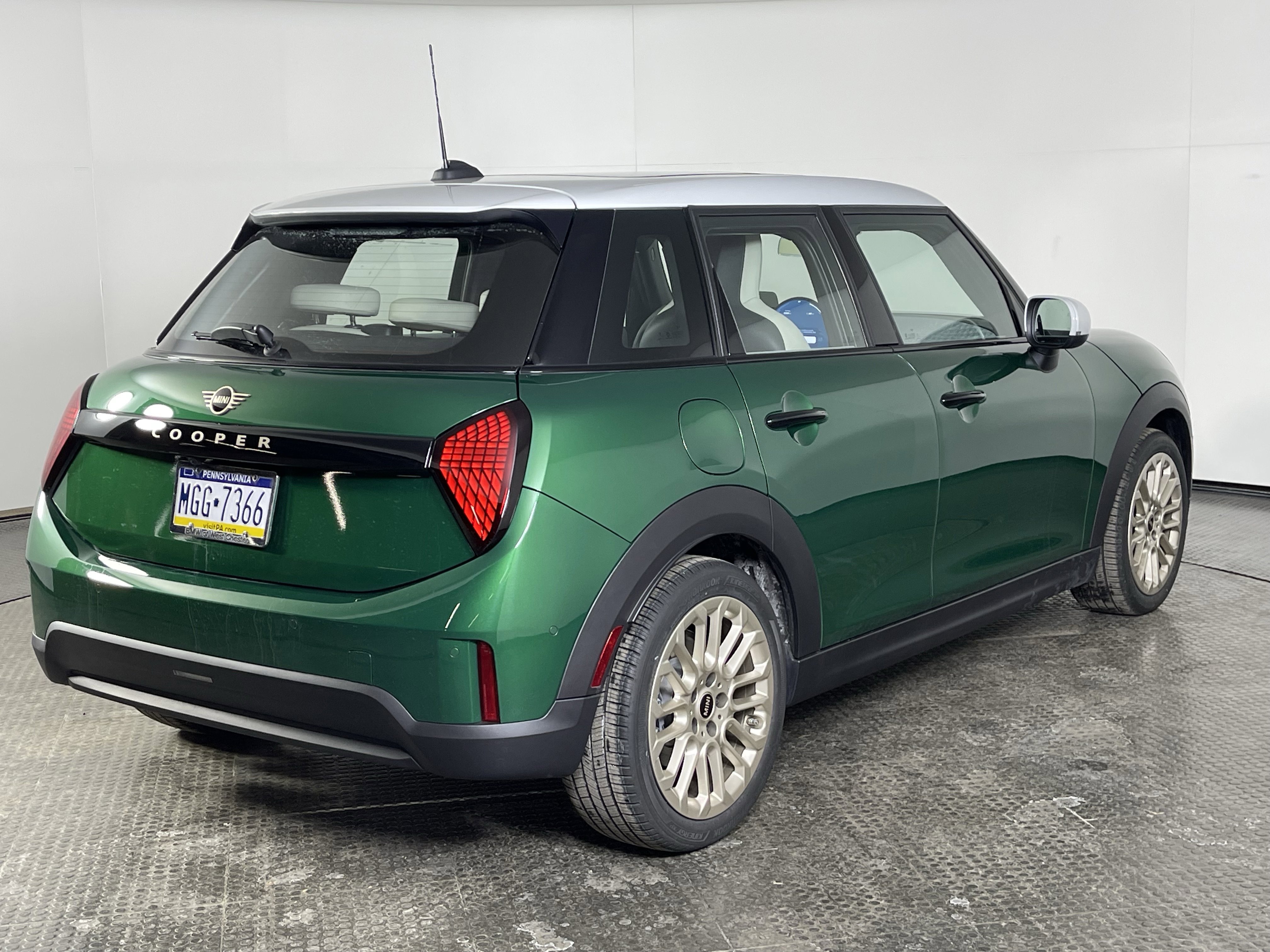 Used 2026 MINI Cooper 4-Door Hardtop image 5