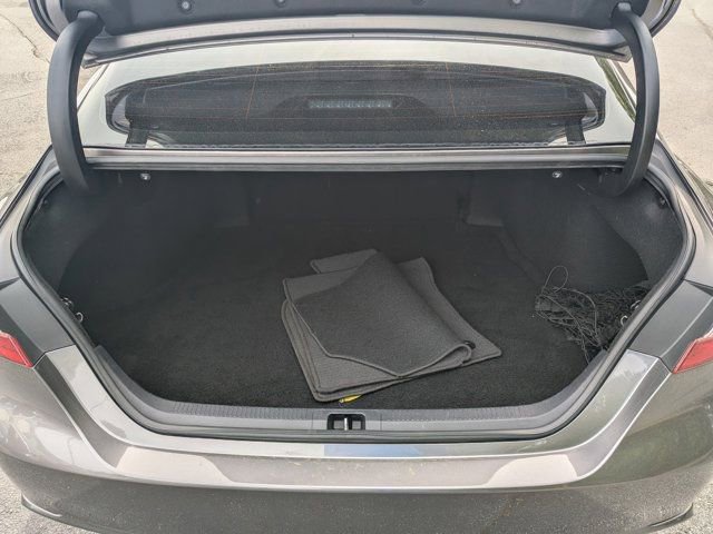 Used 2020 Toyota Camry SE image 16