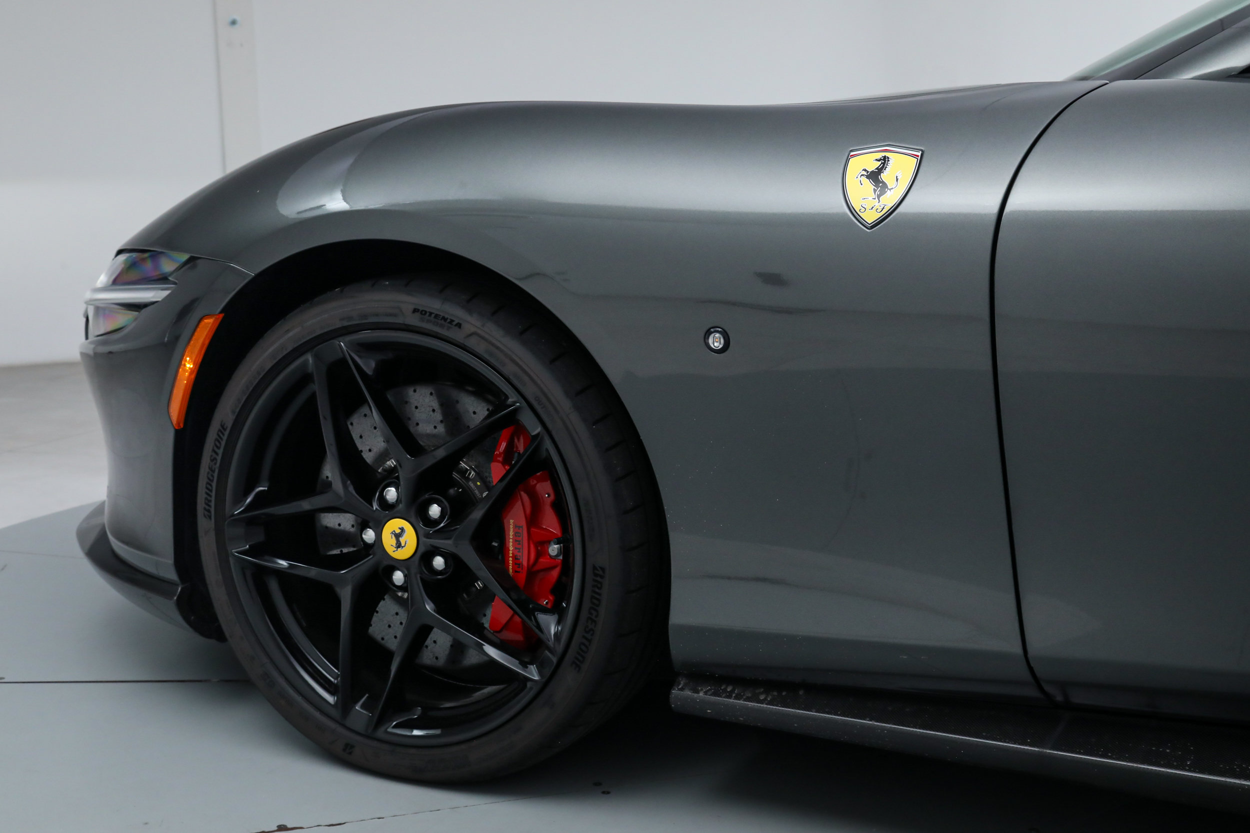 Certified 2025 Ferrari Roma Spider RWD image 16