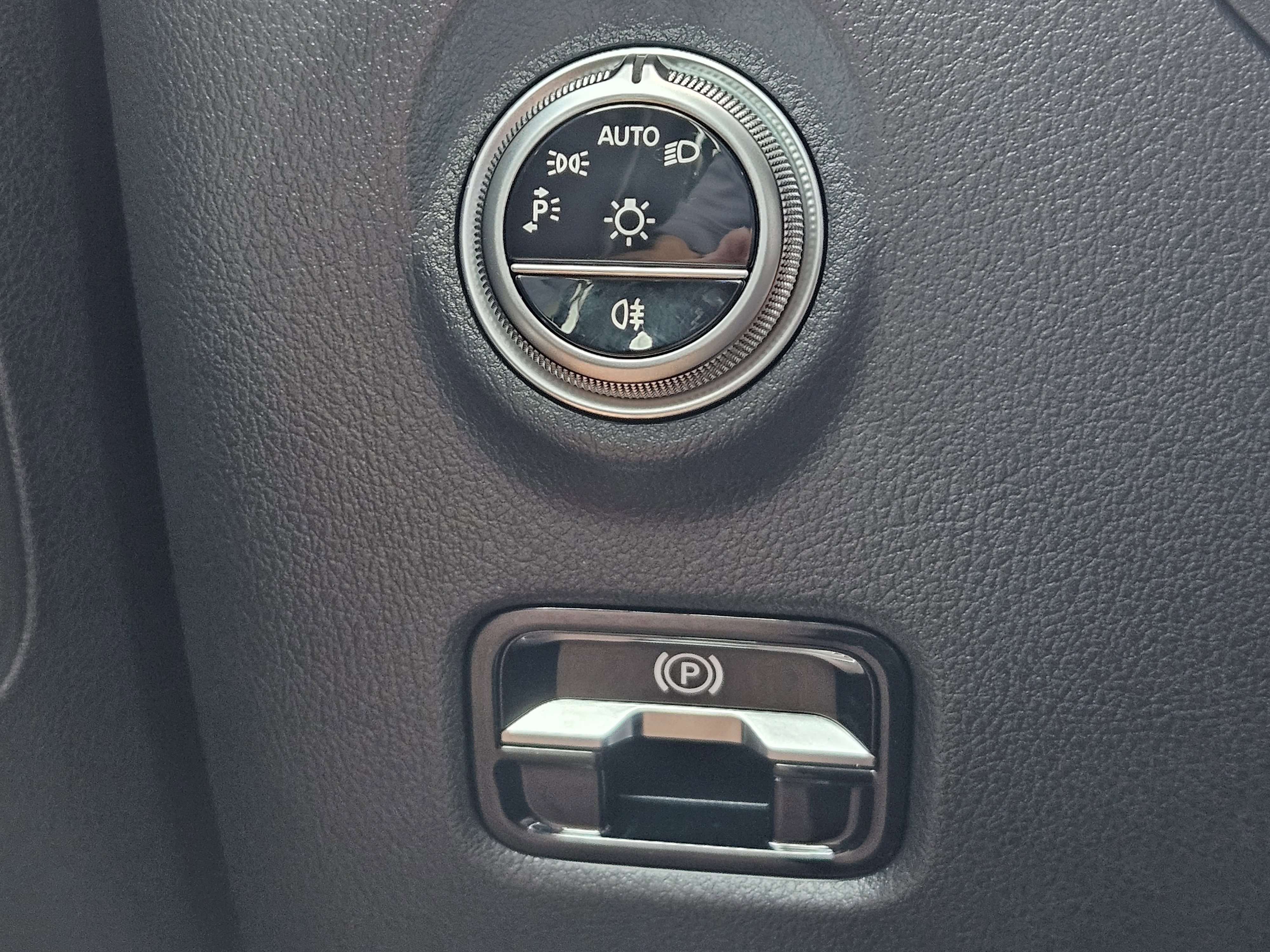 Certified 2025 Mercedes-Benz C 300 Sedan image 23