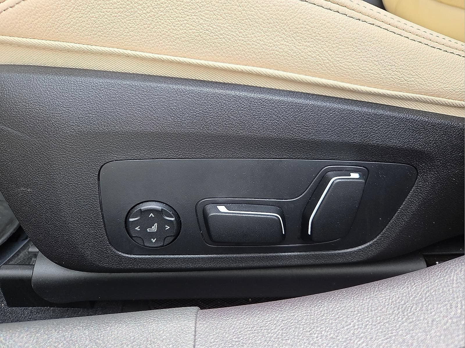 Used 2026 BMW 330i Sedan w/ Premium Package RWD image 15