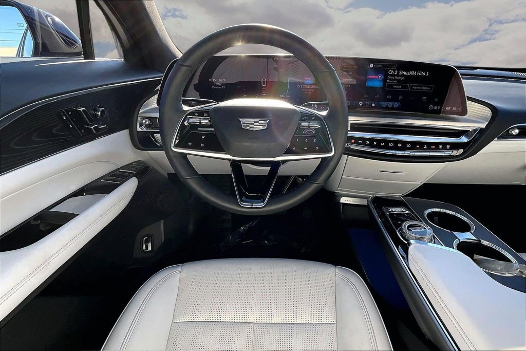 Certified 2024 Cadillac Lyriq Luxury RWD image 8