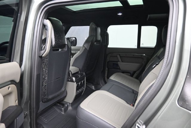 Used 2025 Land Rover Defender 110 AWD/4WD image 21