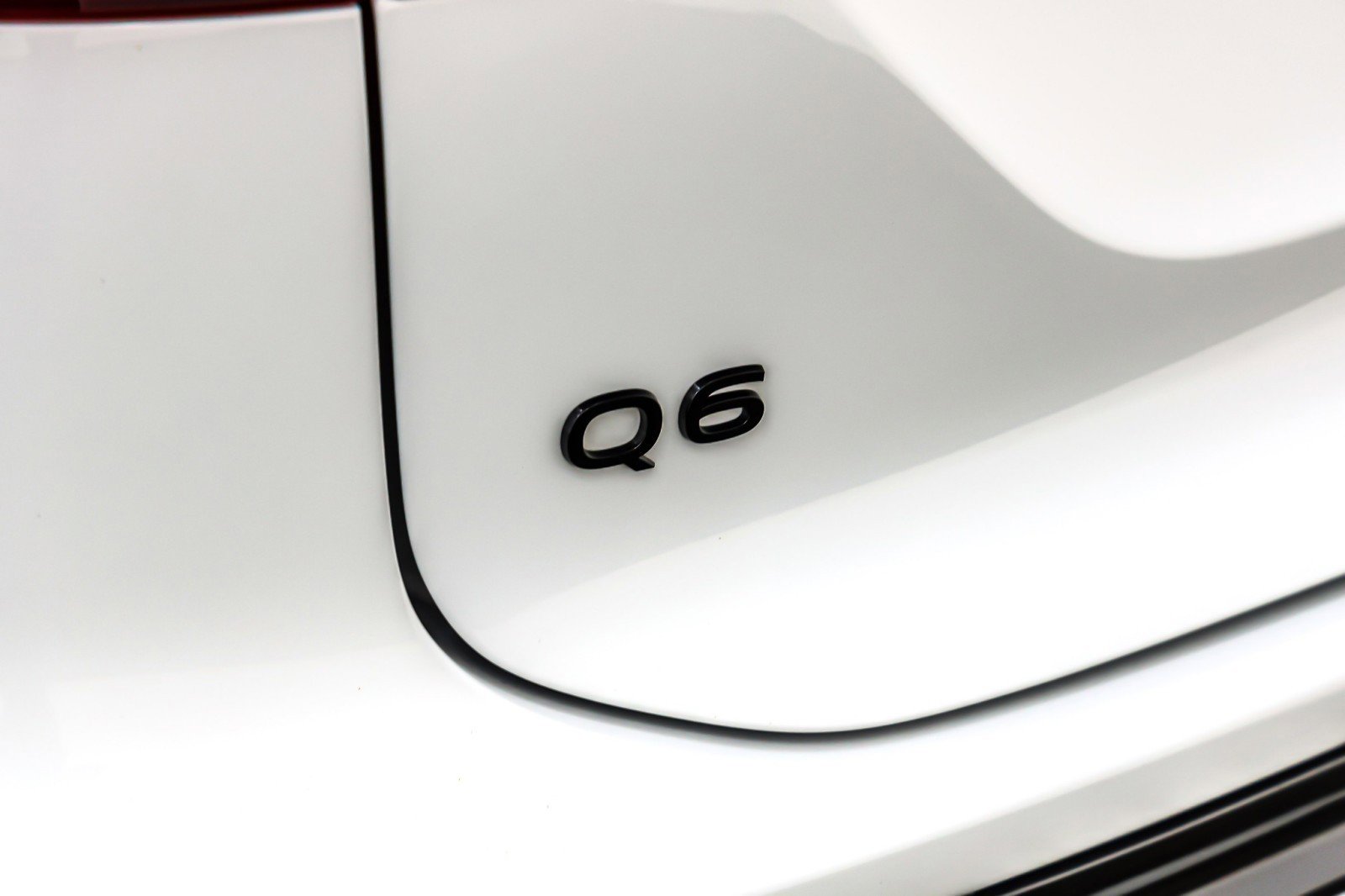 Used 2025 Audi Q6 e-tron Premium w/ Convenience Package image 10