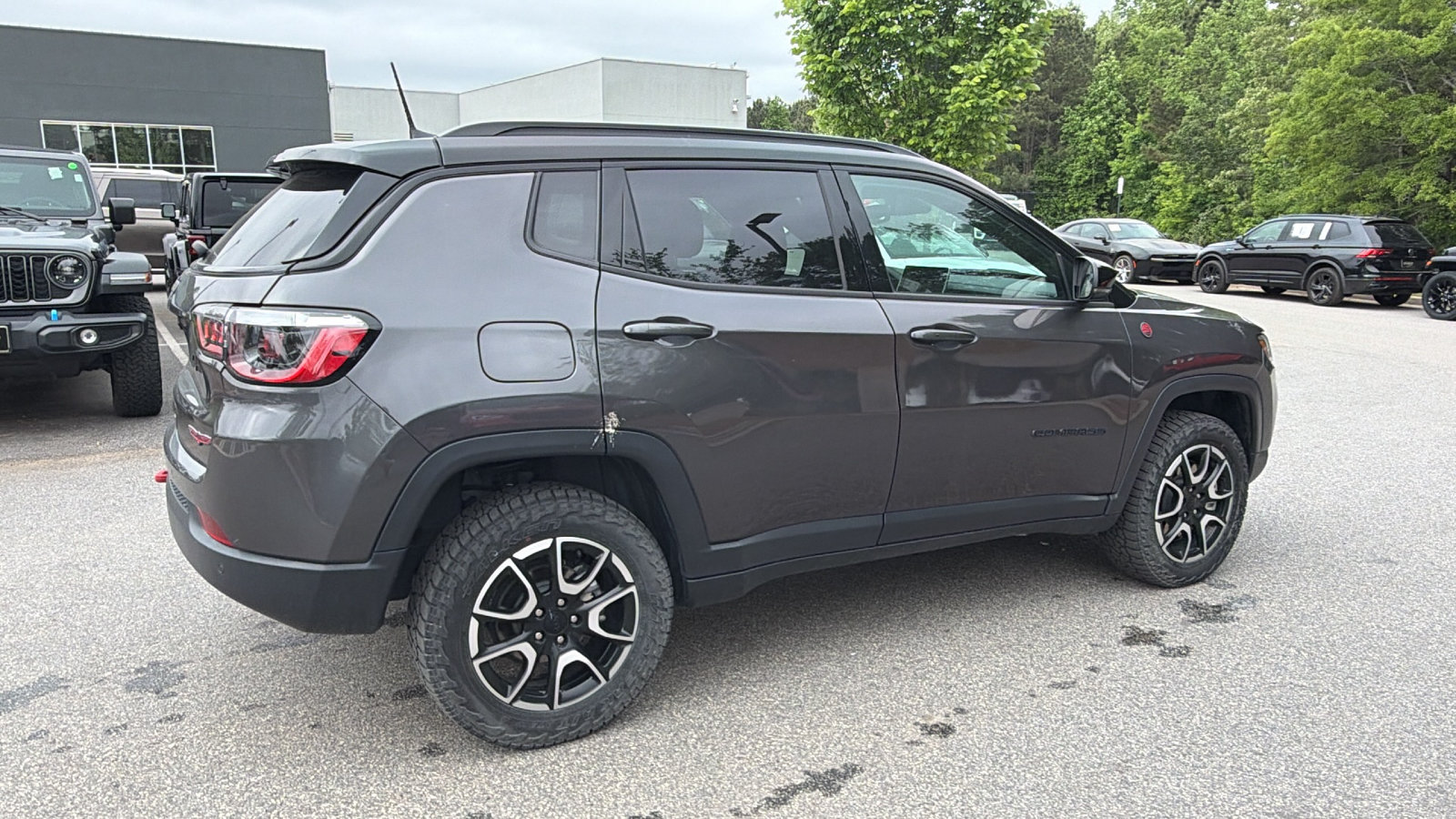 Used 2024 Jeep Compass Trailhawk AWD/4WD image 8
