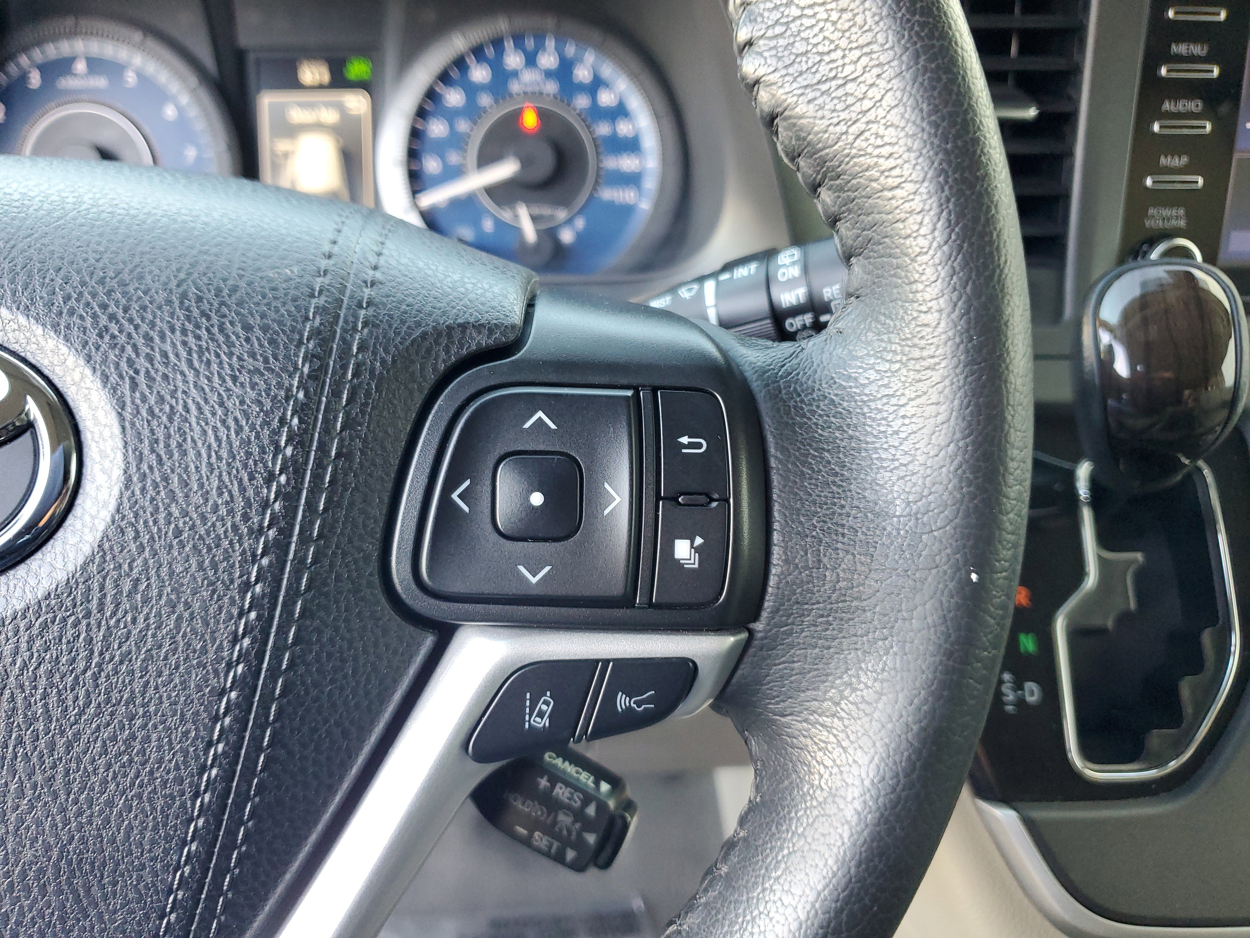 Used 2020 Toyota Sienna XLE image 25