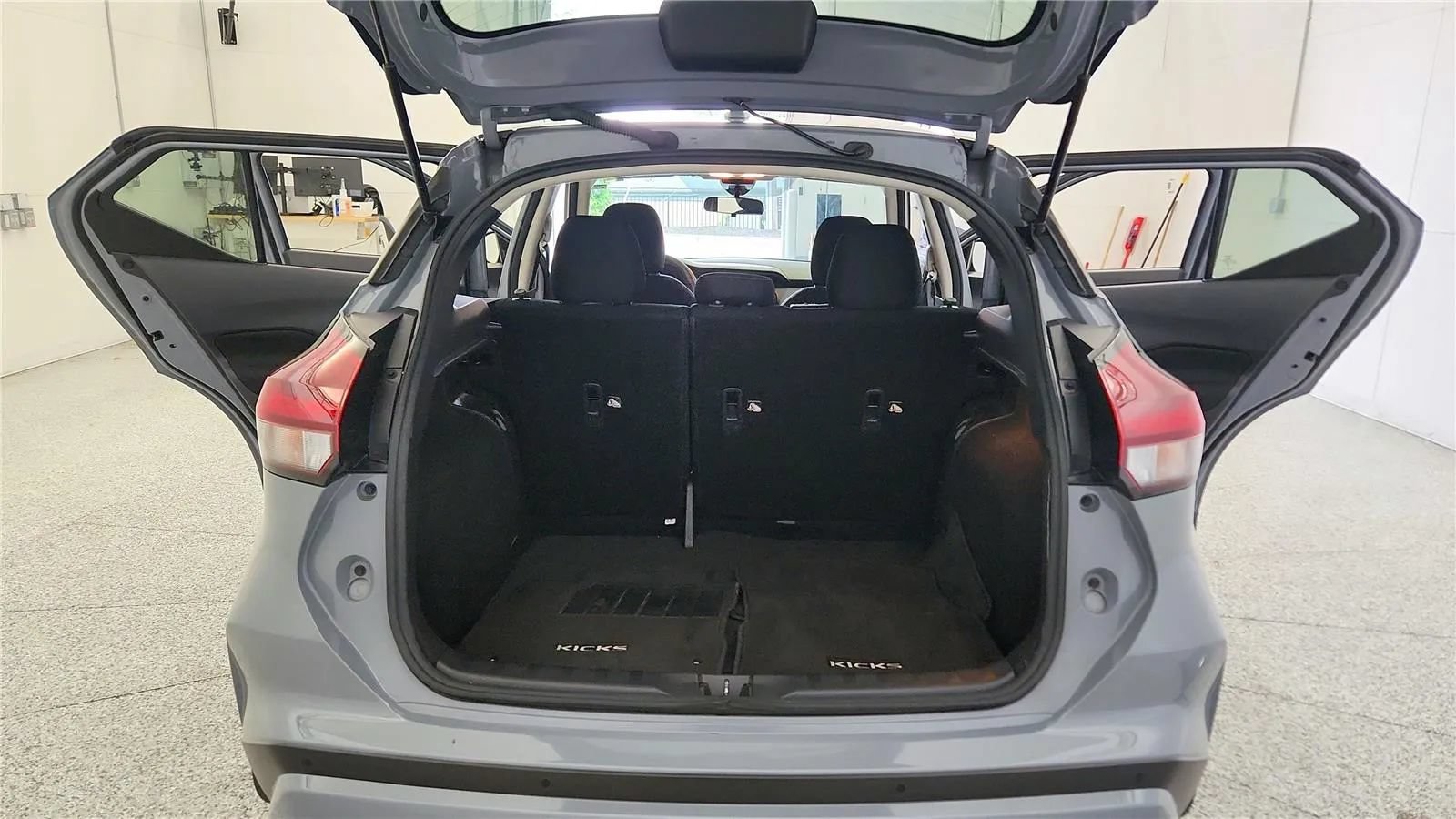 Used 2024 Nissan Kicks SV FWD image 19