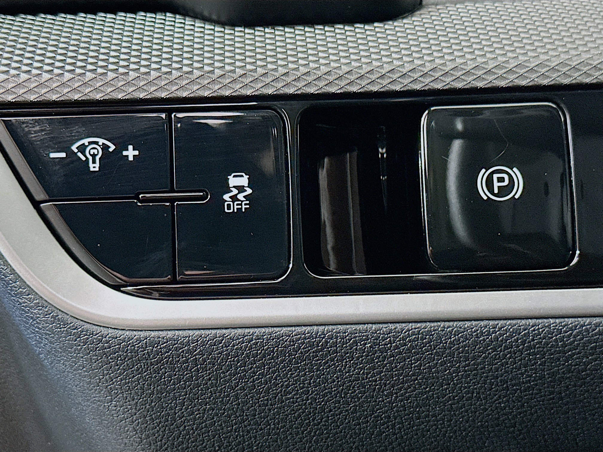 Used 2025 Kia Sportage LX image 17