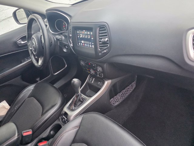 Used 2018 Jeep Compass Latitude w/ Popular Equipment Group FWD image 16