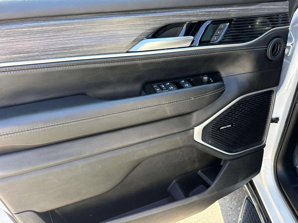 Used 2024 Jeep Wagoneer L Series II w/ Flexible Seating Group RWD image 21