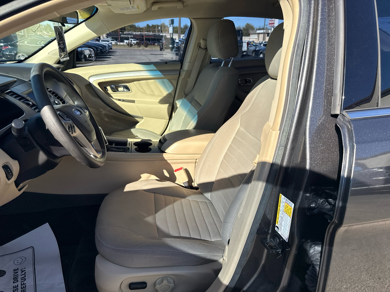 Used 2017 Ford Taurus SE image 9