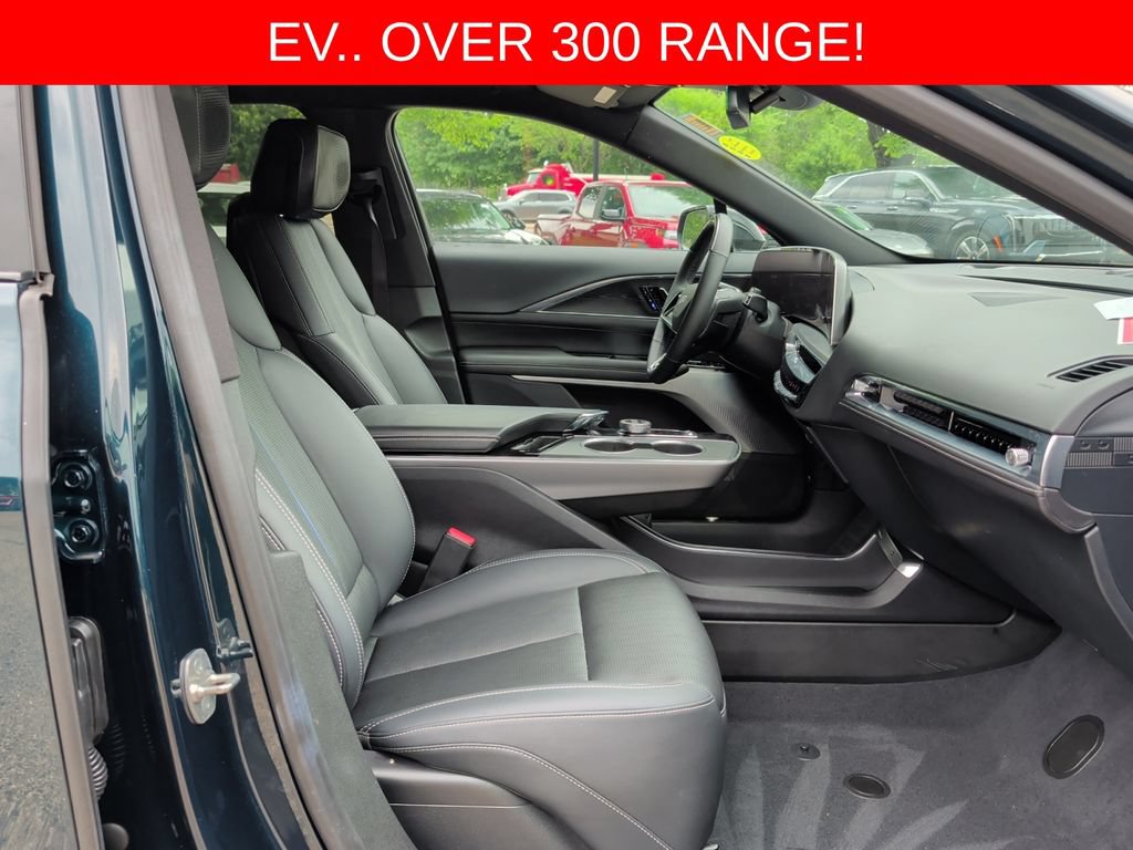 Used 2024 Cadillac Lyriq Luxury AWD/4WD image 37