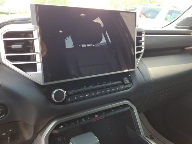 Used 2025 Toyota Sequoia Platinum AWD/4WD image 18