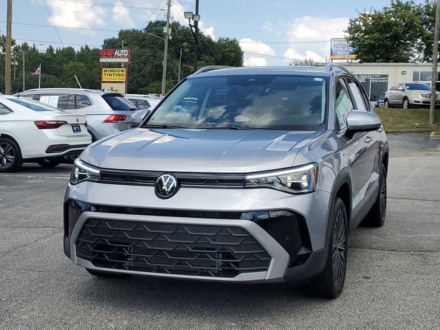 Certified 2025 Volkswagen Taos SE w/ Panoramic Sunroof Package FWD image 37