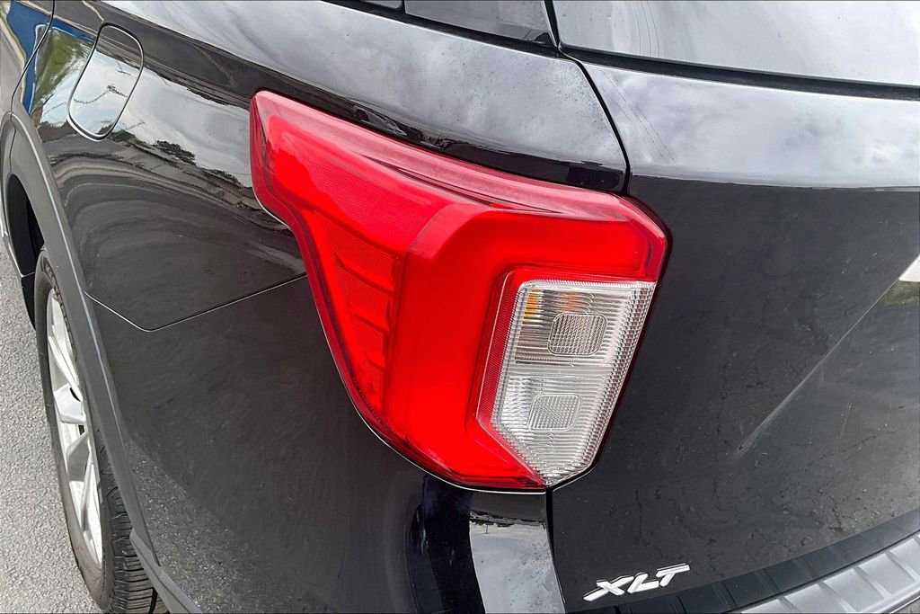 Used 2021 Ford Explorer XLT AWD/4WD image 32