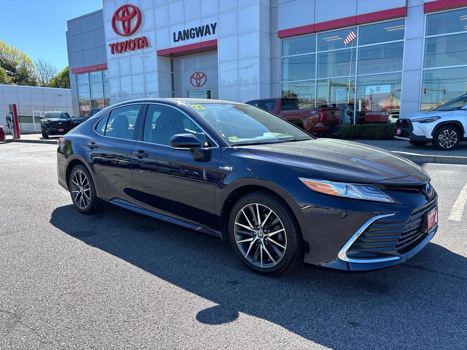 Used 2021 Toyota Camry XLE FWD image 1