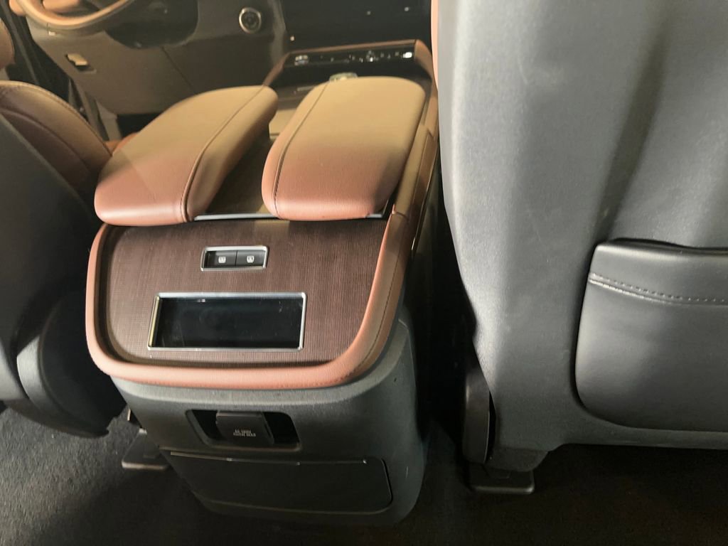 Used 2025 Lincoln Navigator Reserve image 21