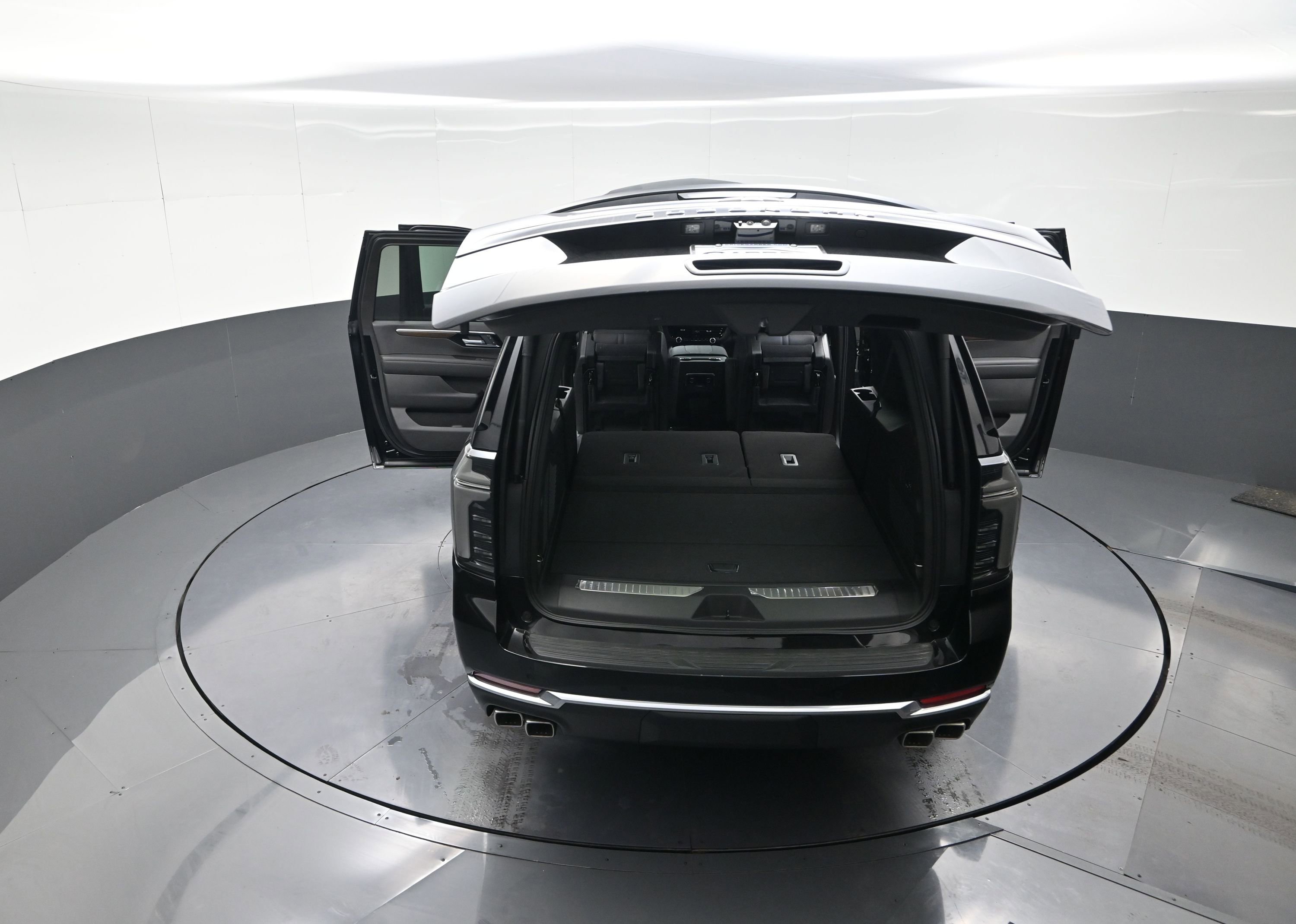 New 2026 Chevrolet Suburban High Country image 13