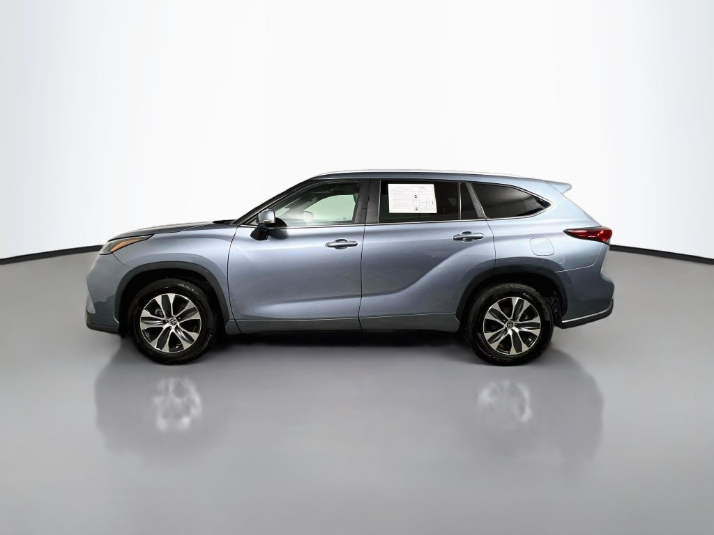 Used 2023 Toyota Highlander XLE FWD image 6