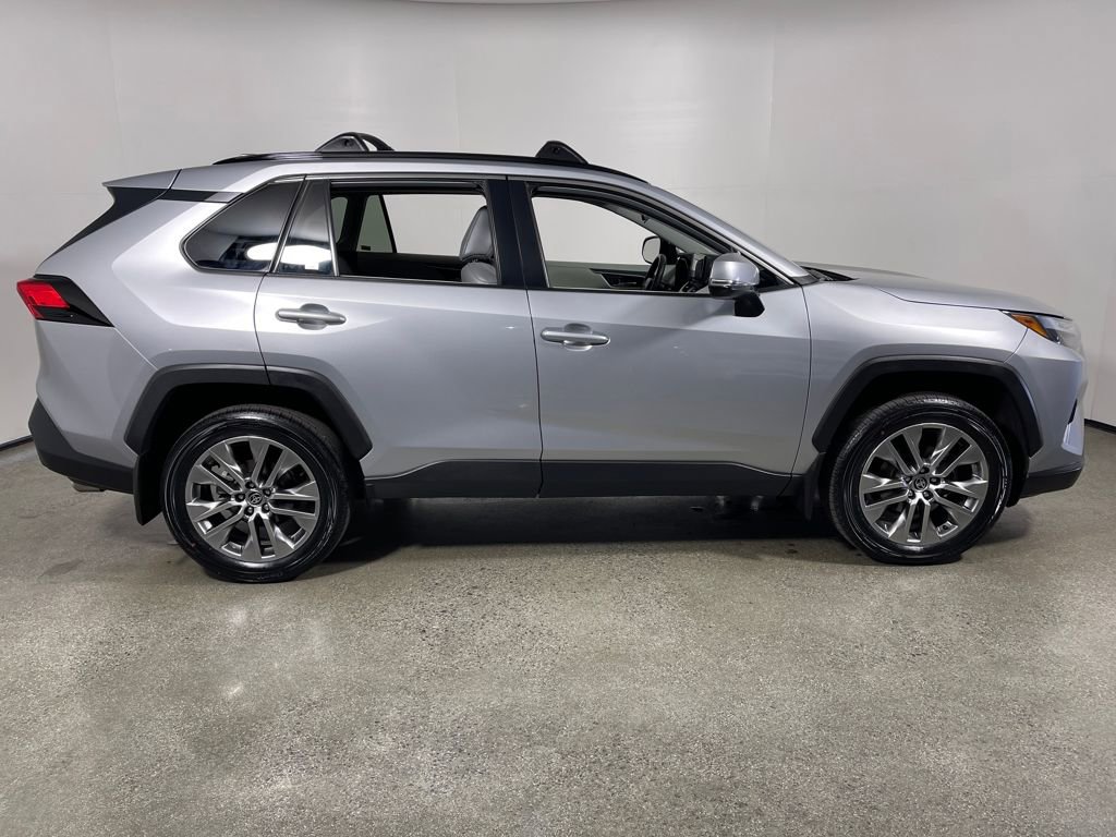 Used 2022 Toyota RAV4 XLE Premium image 2