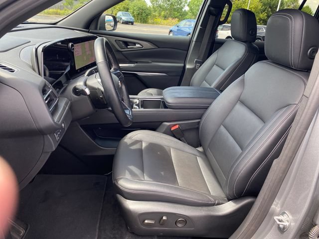 Certified 2025 Chevrolet Traverse LT FWD image 15