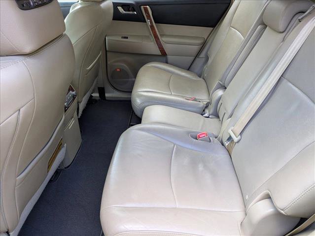 Used 2013 Toyota Highlander Limited image 17