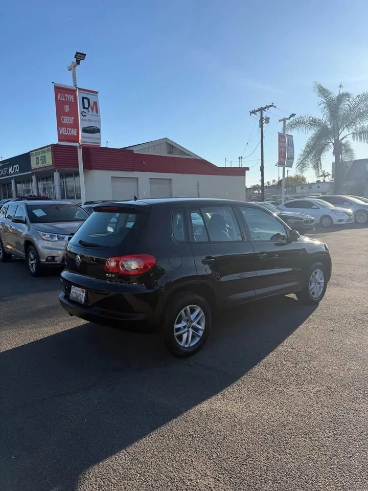 Used 2011 Volkswagen Tiguan S image 5