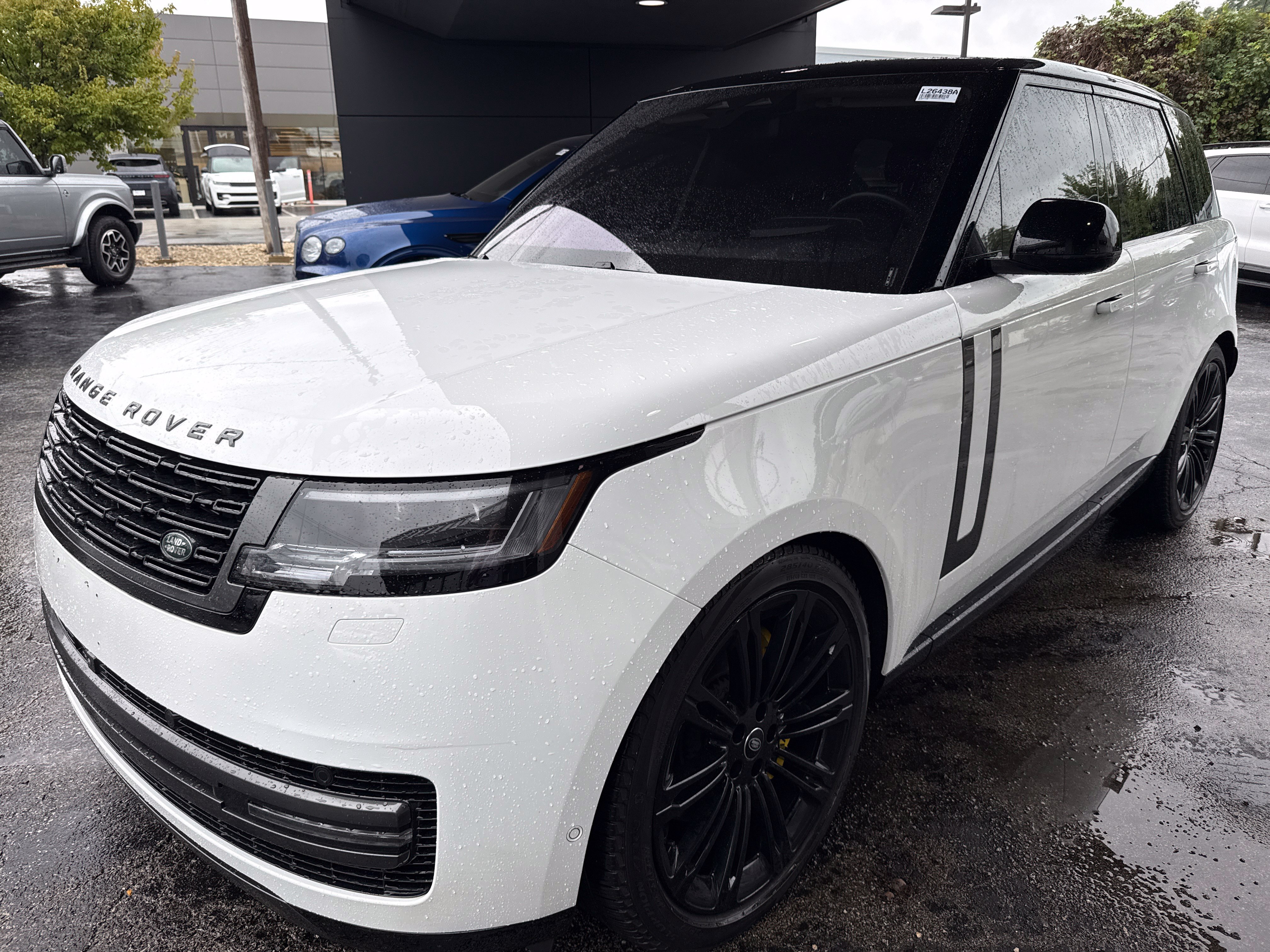 Used 2022 Land Rover Range Rover SE AWD/4WD image 1