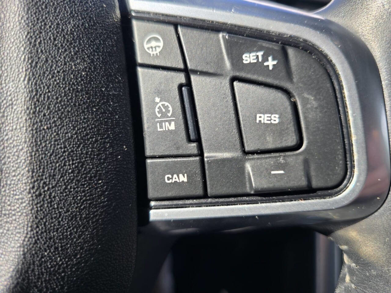 Used 2018 Land Rover Discovery Sport HSE Luxury image 19