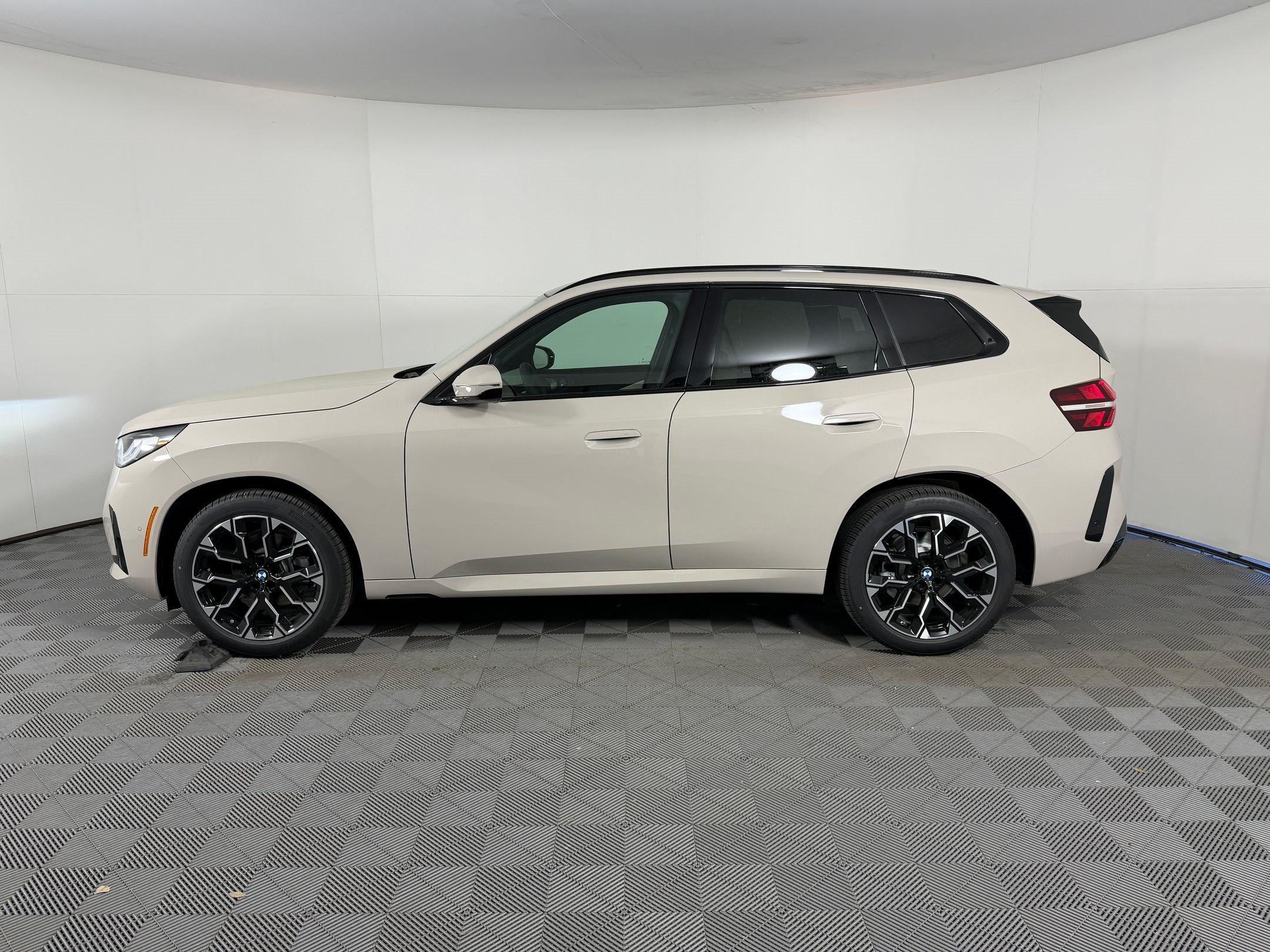 Used 2026 BMW X3 xDrive30i w/ M Sport Package AWD/4WD image 2