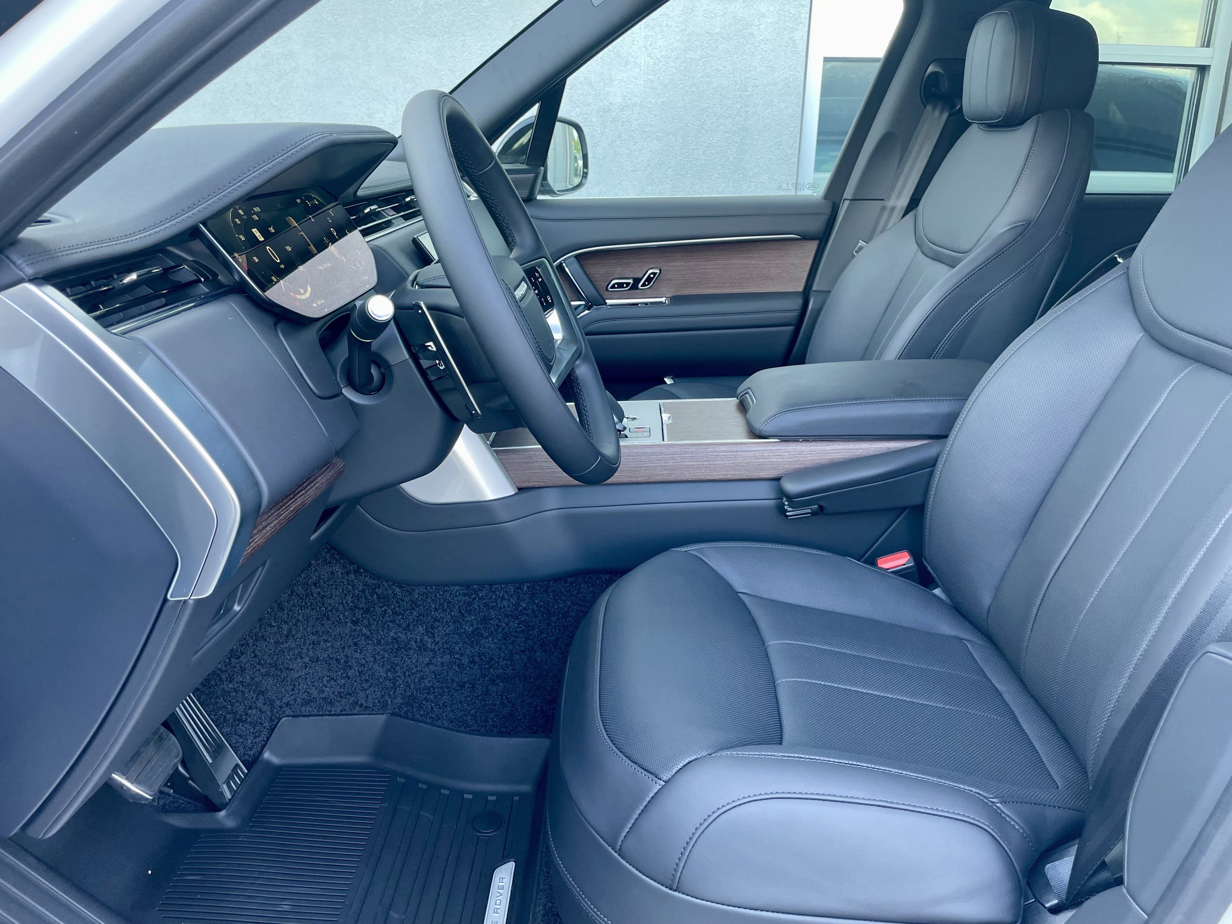 New 2025 Land Rover Range Rover SE image 14