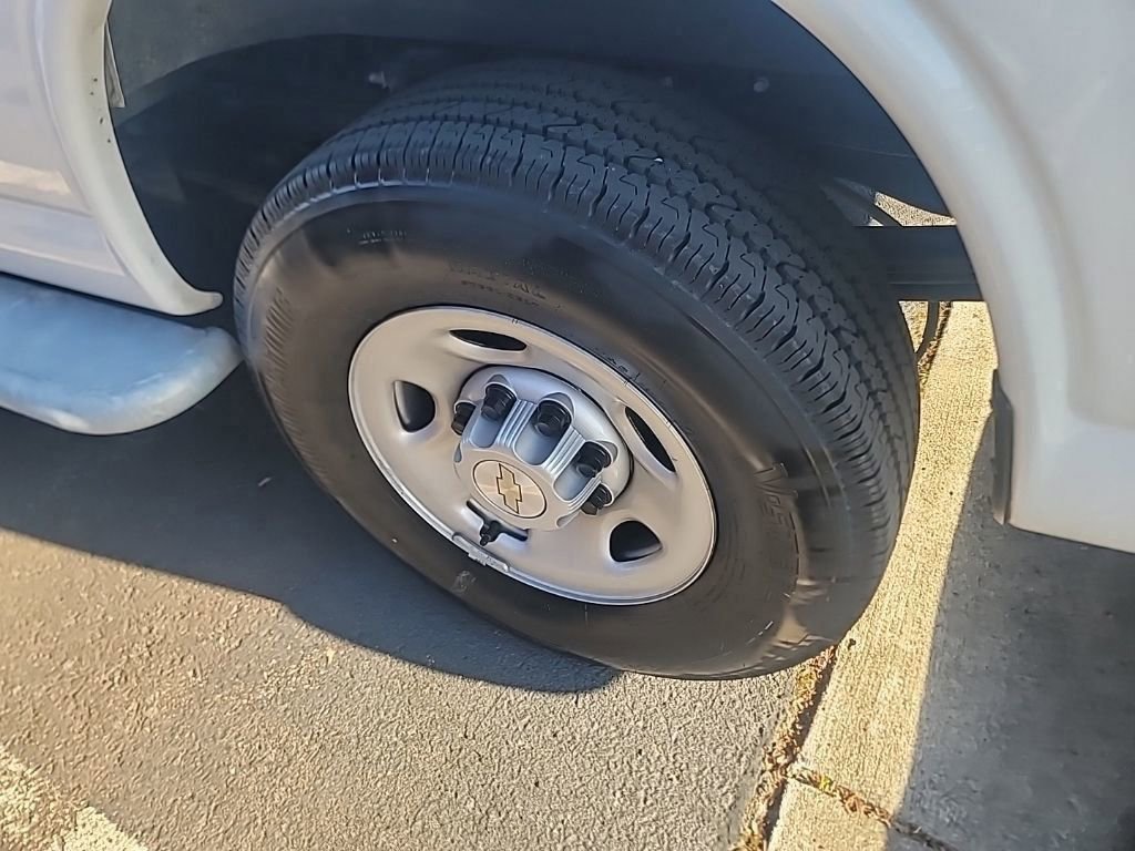 Used 2024 Chevrolet Express 2500 w/ Driver Convenience Package image 6