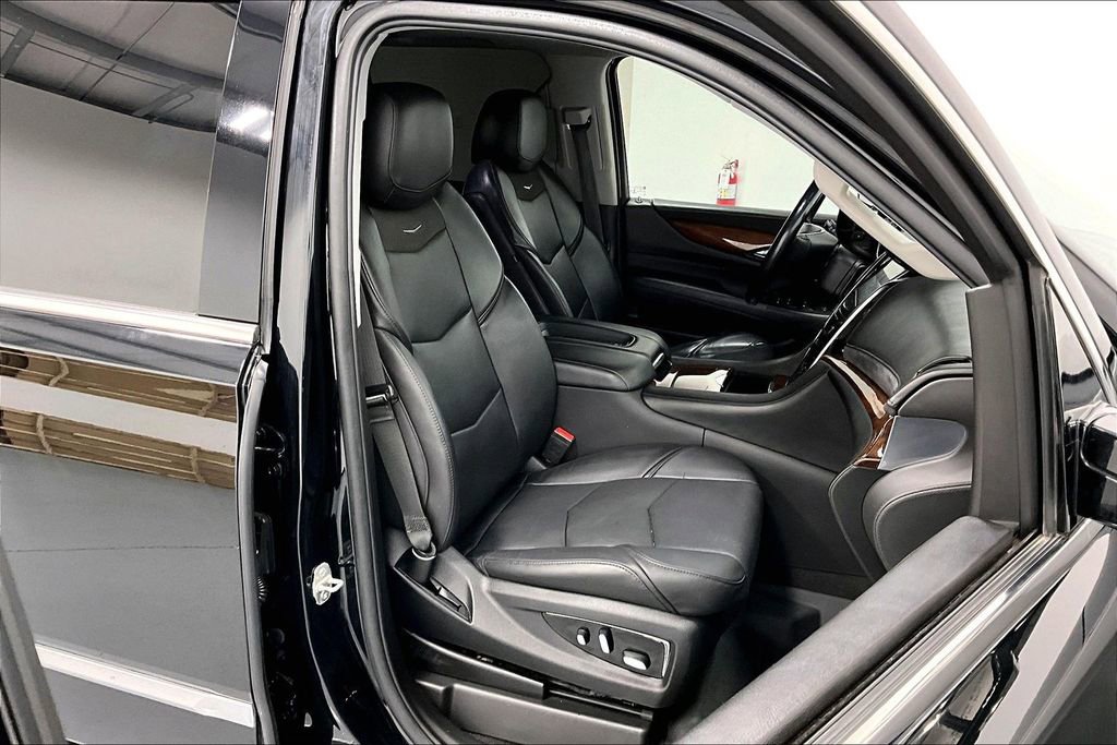 Used 2019 Cadillac Escalade ESV Luxury image 10