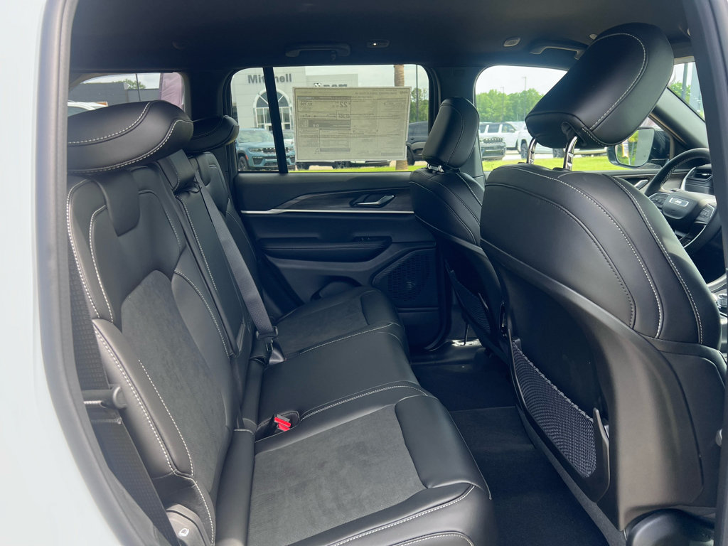 New 2026 Jeep Grand Cherokee Altitude AWD/4WD image 11