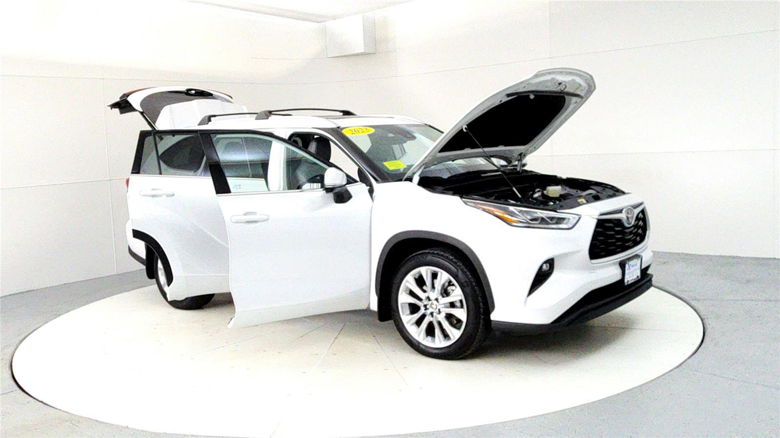 Used 2023 Toyota Highlander Limited image 12