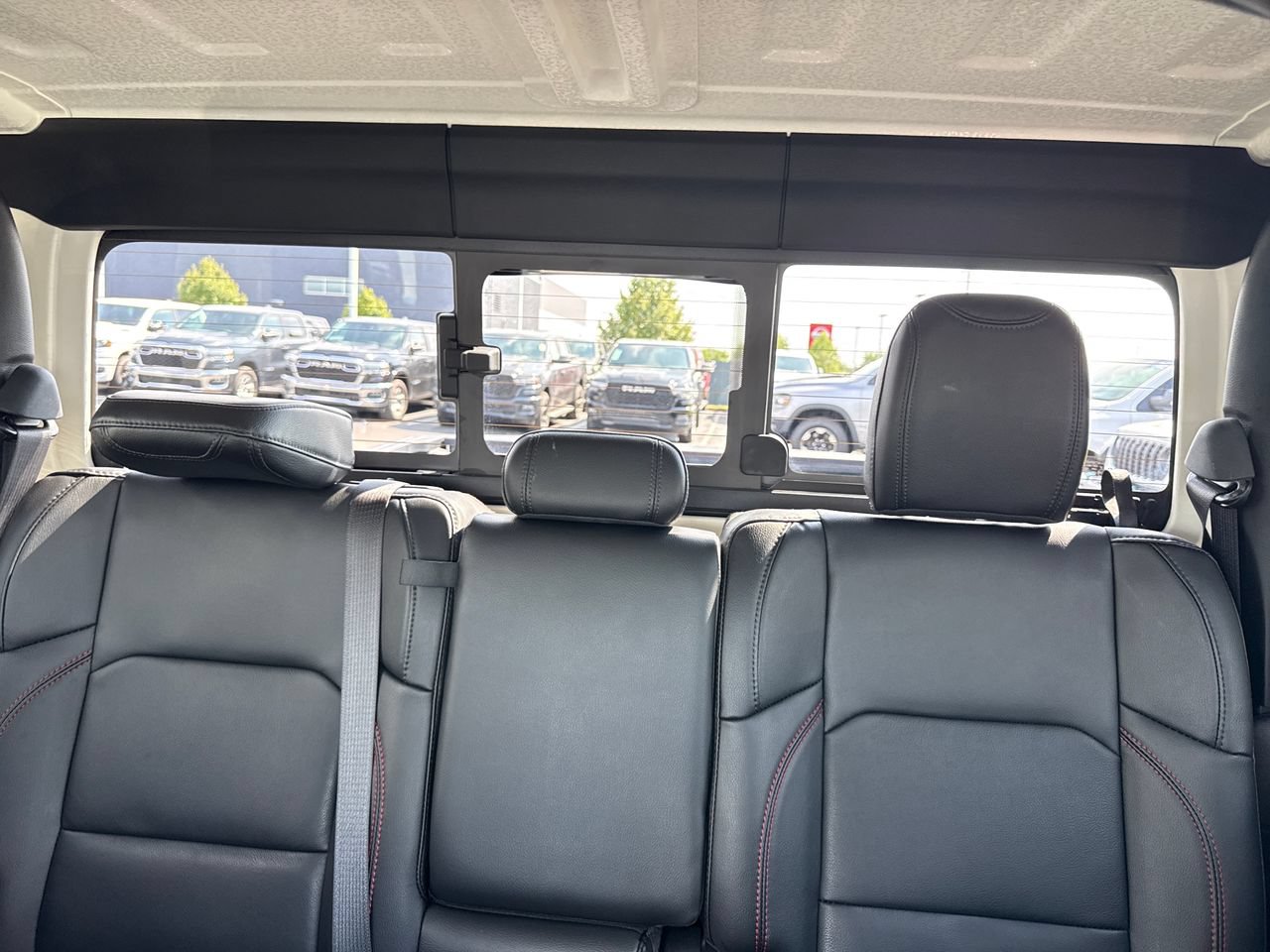 Used 2022 Jeep Gladiator Rubicon w/ LED Lighting Group AWD/4WD image 23