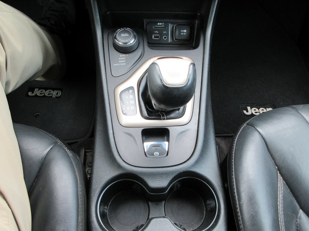 Used 2016 Jeep Cherokee Limited AWD/4WD image 28