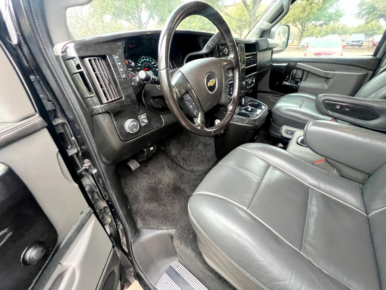 Used 2017 Chevrolet Express 2500 Extended image 17