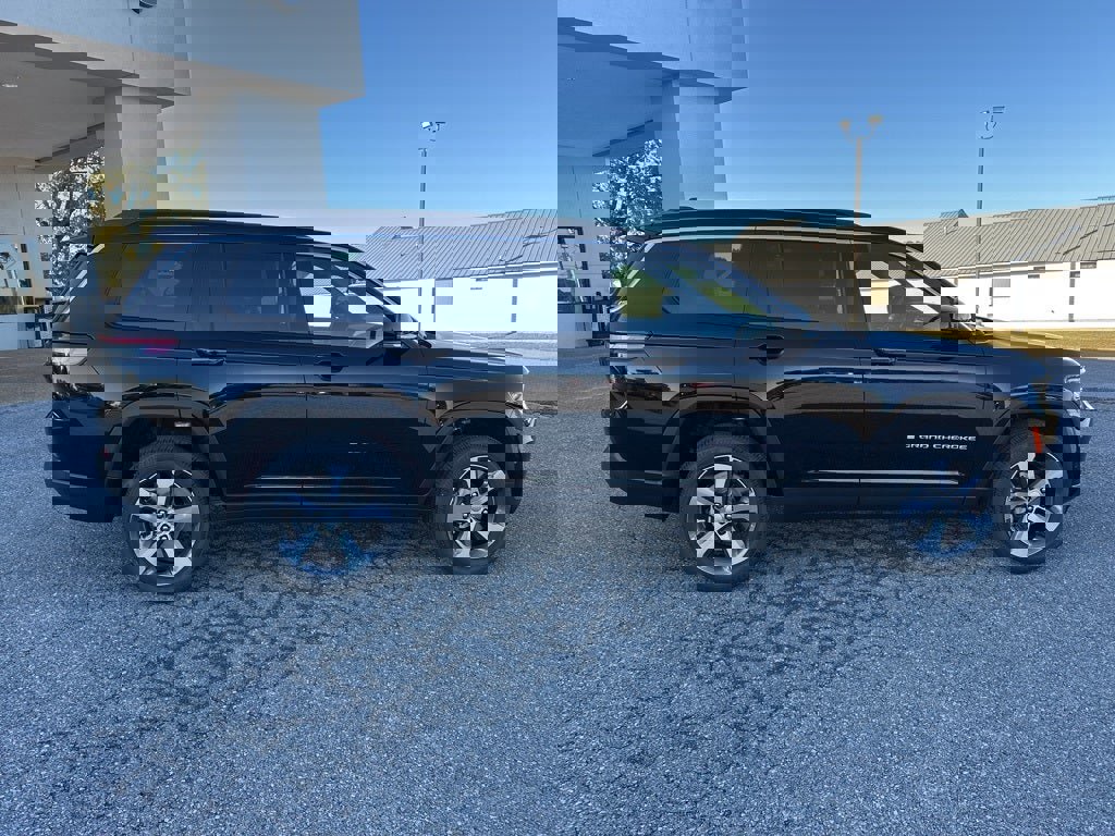 New 2025 Jeep Grand Cherokee L Limited w/ Luxury Tech Group II image 8