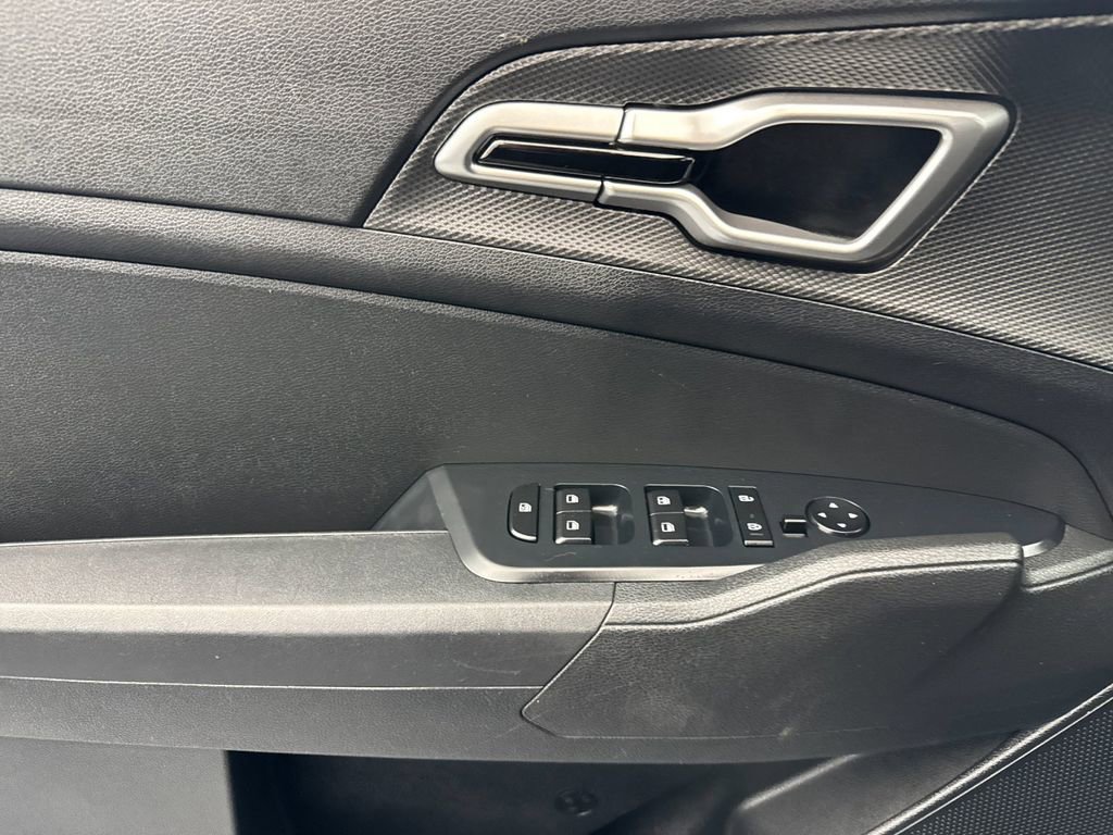 Used 2024 Kia Sportage LX image 10