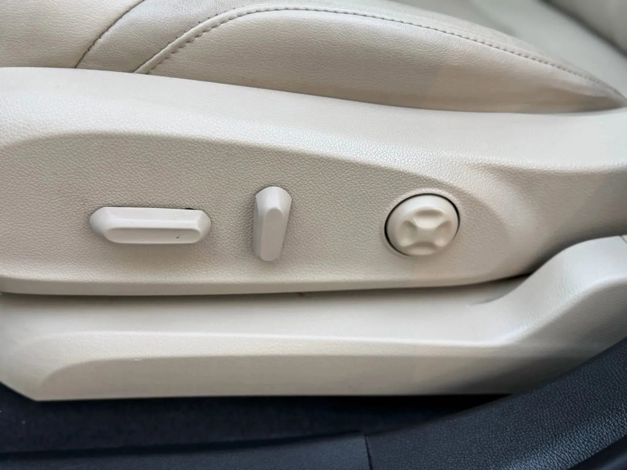 Used 2017 Buick Envision Essence image 23