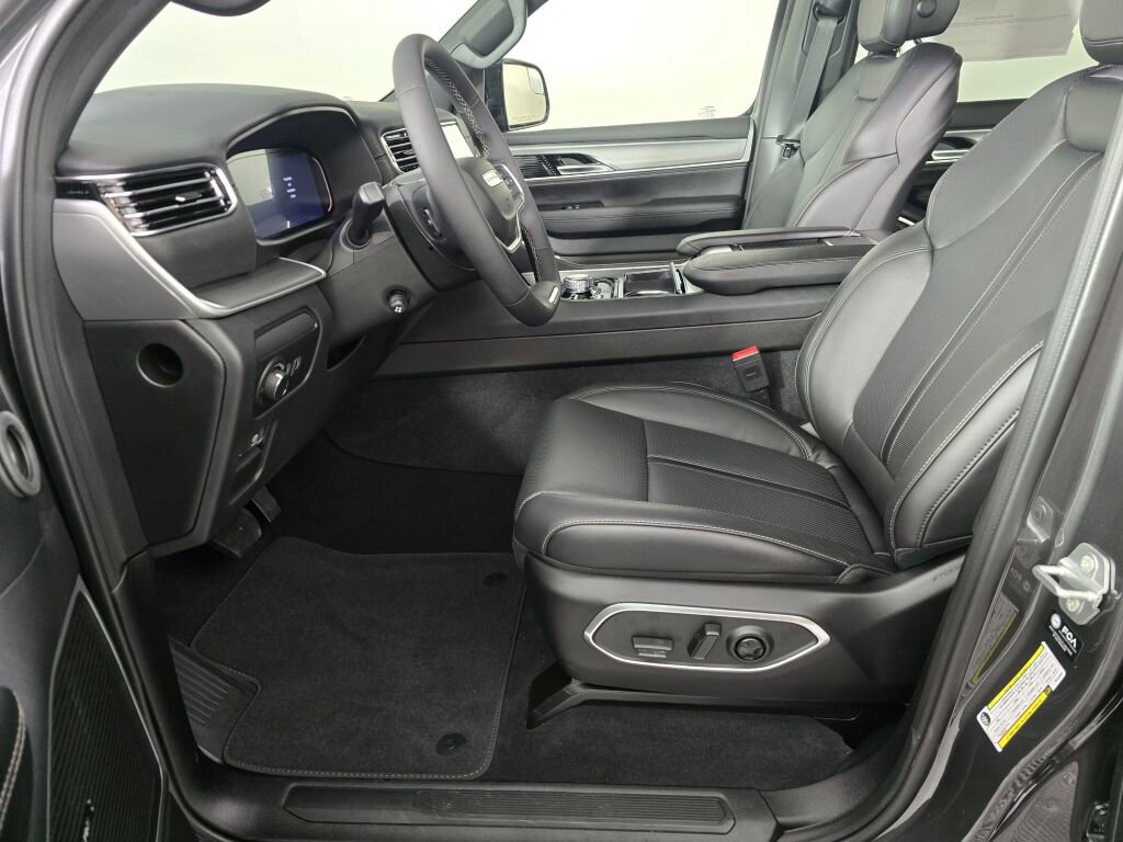 New 2026 Jeep Grand Wagoneer 4WD image 18