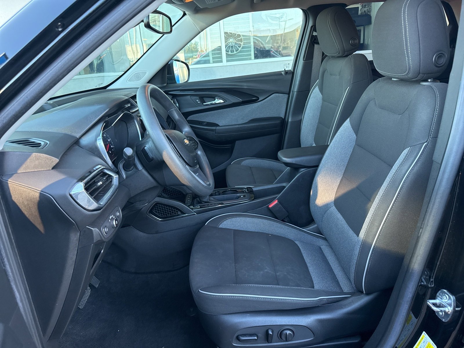 Used 2022 Chevrolet TrailBlazer LT w/ Convenience Package image 19