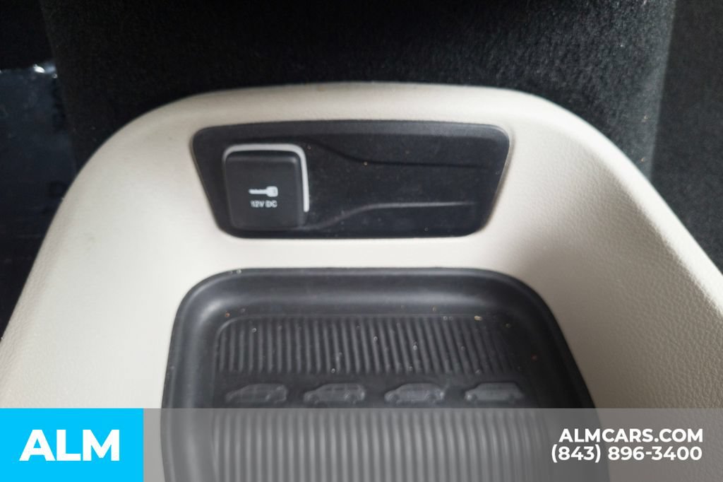 Used 2024 Chrysler Pacifica Touring-L FWD image 39
